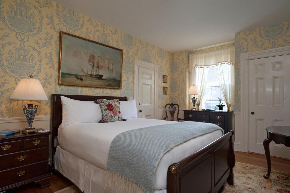 Small Queen Room - Main Building  interior